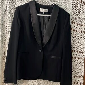Jones New York suit lined jacket satin lapel and detailing at fake pockets